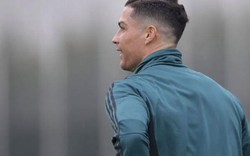 Trình làng kiểu tóc ‘búi tóc củ hành’, Cristiano Ronaldo bị ‘ném đá’