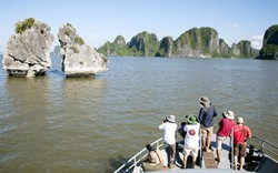 Quảng Ninh: Vì sao dừng gấp việc tăng phí tham quan vịnh Hạ Long hơn 70%?