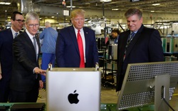 Tổng thống Donald Trump cân nhắc miễn thuế cho Apple