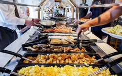 Vì sao các khách sạn, resort thường xuyên phục vụ bữa sáng buffet miễn phí?