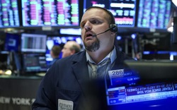 Quan ngại căng thẳng Mỹ Trung leo thang trở lại, Dow Jones tụt dốc gần 270 điểm 