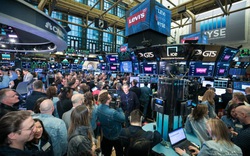 Dow Jones giảm 3.000 điểm trong phiên giao dịch đầu tuần tồi tệ nhất 3 thập kỷ