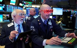 Chứng khoán Mỹ leo dốc, Dow Jones tăng vọt 830 điểm 