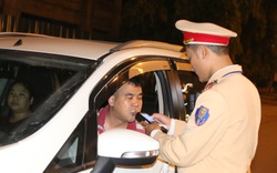 Yên Bái: 2 lái xe vi phạm nồng độ cồn bị phạt 35 triệu đồng tước bằng lái 23 tháng.