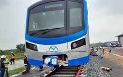 Toa tàu đầu tiên của tuyến metro số 1 được lắp đặt như thế nào trên đường ray?