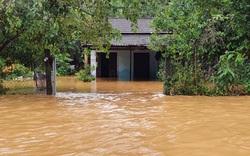 Ảnh: Mưa lớn kéo dài, đường liên thôn, xã biến thành "sông" tại Đà Nẵng