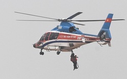 40 phút trực thăng cứu người trên tàu mắc cạn ở Quảng Trị