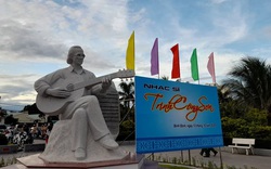 Bình Định: Khánh thành tượng Trịnh Công Sơn “tay ôm đàn guitar” đặt sát biển Quy Nhơn