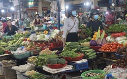 Đà Nẵng: Sau mưa lũ dồn dập, rau xanh tại các chợ tăng giá phi mã 