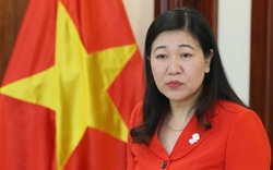 Đại biểu Đại hội Đảng bộ TP. Hà Nội khoá XVII ủng hộ đồng bào miền Trung