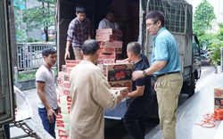 Báo NTNN/Dân Việt chuyển 1000 thùng mì tôm cứu trợ lũ tại Quảng Trị

