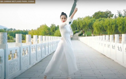 Dân mạng "dậy sóng" vì thí sinh Trung Quốc thi Hoa hậu Trái đất lại mặc áo dài Việt Nam?