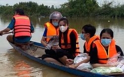 Thuỷ Tiên và Công Vinh: Sự “màu mè” ở… phút 89 - Cầu Thủ