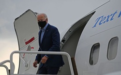 Trên máy bay chở ông Biden có người nhiễm Covid-19