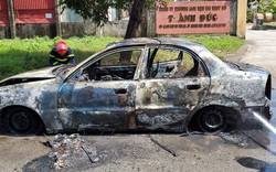 Xe ô tô bất ngờ bốc cháy khi đang đậu bên đường