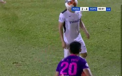Clip: Cầu thủ Sài Gòn FC ném bóng vào mặt Hồng Duy của HAGL