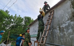 Quảng Nam: Người dân hối hả chằng chống nhà cửa để chạy bão số 9