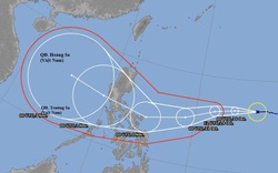 Chưa khắc phục xong hậu quả bão số 9, miền Trung chuẩn bị đối mặt với bão số 10 đi kèm mưa lớn