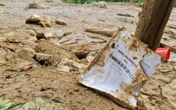 Xót xa hình ảnh đồ đạc còn lại của ngôi làng bị vùi trong bùn đất ở Trà Leng