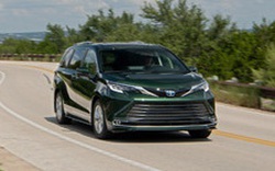 Toyota Sienna Hybrid 2021 có mặt tại đại lý vào tháng 11, giá từ 34.500 USD