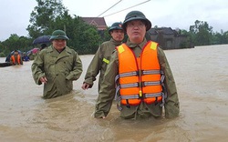 Chủ tịch UBND tỉnh Nghệ An Nguyễn Đức Trung vào tâm lũ Đô Lương và Thanh Chương