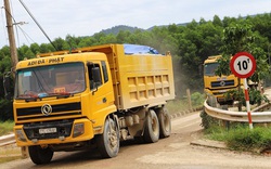 Bình Định: Bí thư Huyện ủy lên tiếng vụ đoàn xe “siêu tải” cày xéo, 16km đường “nát như tương”