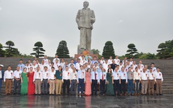 Nghệ An: 130 triệu phú, tỷ phú nông dân dâng hoa, dâng hương tưởng niệm Chủ tịch Hồ Chí Minh

