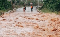 Quảng Trị: Mưa lớn, 2 người mất tích, lên phương án di dời hơn 300 người dân