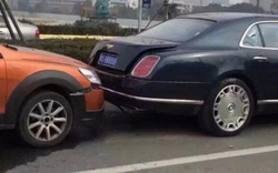 "Xe cỏ" đen đủi đâm vào Bentley, người lái "ngất" khi nghe tiền đền bù