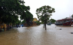 Quảng Nam: Nước sông Hoài dâng cao, đường ở phố cổ Hội An ngập hơn 50cm