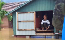 Quảng Bình: Gần 90.000 học sinh phải nghỉ học do nước lũ ngập khắp nơi