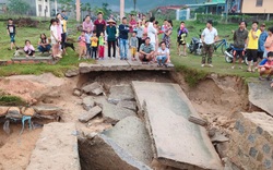Bình Định hỗ trợ Hà Tĩnh 2 tỷ đồng khắc phục hậu quả bão lũ