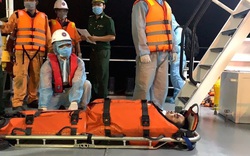 Bão số 12: Đưa thuyền viên nước ngoài gặp nạn về cảng Nha Trang