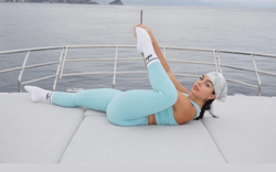 Bạn gái Ronaldo khoe vòng 3 siêu gợi cảm nhờ tập yoga