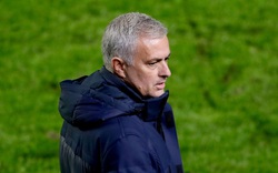 Án phạt từ UEFA bỗng dưng rơi xuống đầu Mourinho và Tottenham