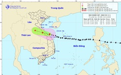 Tin mới nhất về bão số 13 Vamco: Bão áp sát Thừa Thiên Huế, gây mưa to gió giật "thổi bung mái nhà cấp 4"