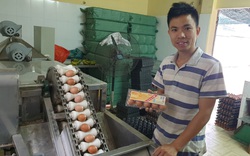 Nam Định: Bỏ việc văn phòng về quê nuôi gà đẻ trứng bán cho siêu thị, 8X thu tiền tỷ/năm.