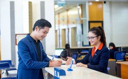 Sacombank đón nhận cờ thi đua, Bằng khen của Ngân hàng Nhà nước