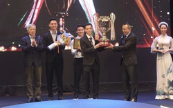 Văn Quyết, HLV Trương Việt Hoàng tỏa sáng tại V.League Awards 2020
