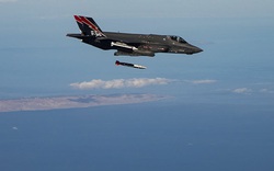 Video Mỹ cho F-35 ném bom hạt nhân “kẻ hủy diệt” xuống sa mạc Nevada 