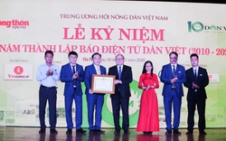 Ảnh: Đón nhận nhiều bằng khen của các Bộ, Ngành trong Lễ kỷ niệm 10 năm Dân Việt