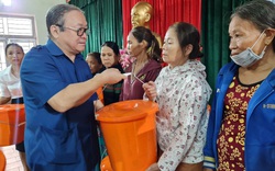 Chủ tịch TƯ Hội Nông dân Việt Nam trao hơn 1.500 bộ đồ dùng thiết yếu cho nữ hội viên Quảng Nam