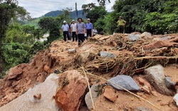 Bình Định: "Địa hình miền núi phức tạp, đá lăn xuống sẽ rất nguy hiểm"