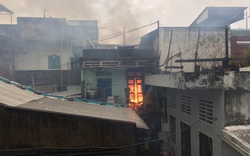 Bình Định: Nhà dân bất ngờ bốc cháy giữa mùa bão lũ