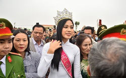 Hàng nghìn người đón hoa hậu Đỗ Thị Hà về thăm quê