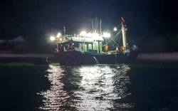 Quảng Nam: Vượt sóng lớn cứu 12 ngư dân Bình Định gặp nạn trên biển