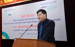 Hà Nội: Cán bộ khuyến nông học trồng rau VietGAP