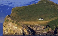 Sự thật về ngôi nhà cô độc nhất thế giới trên hòn đảo hoang vắng 100 năm 