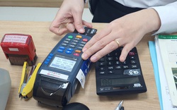 Ngân hàng phải ưu tiên xử lý trường hợp máy ATM nuốt thẻ của khách dịp Tết