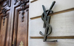 'Công ty mẹ' của Yves Saint Laurent và Gucci bị điều tra gian lận thuế